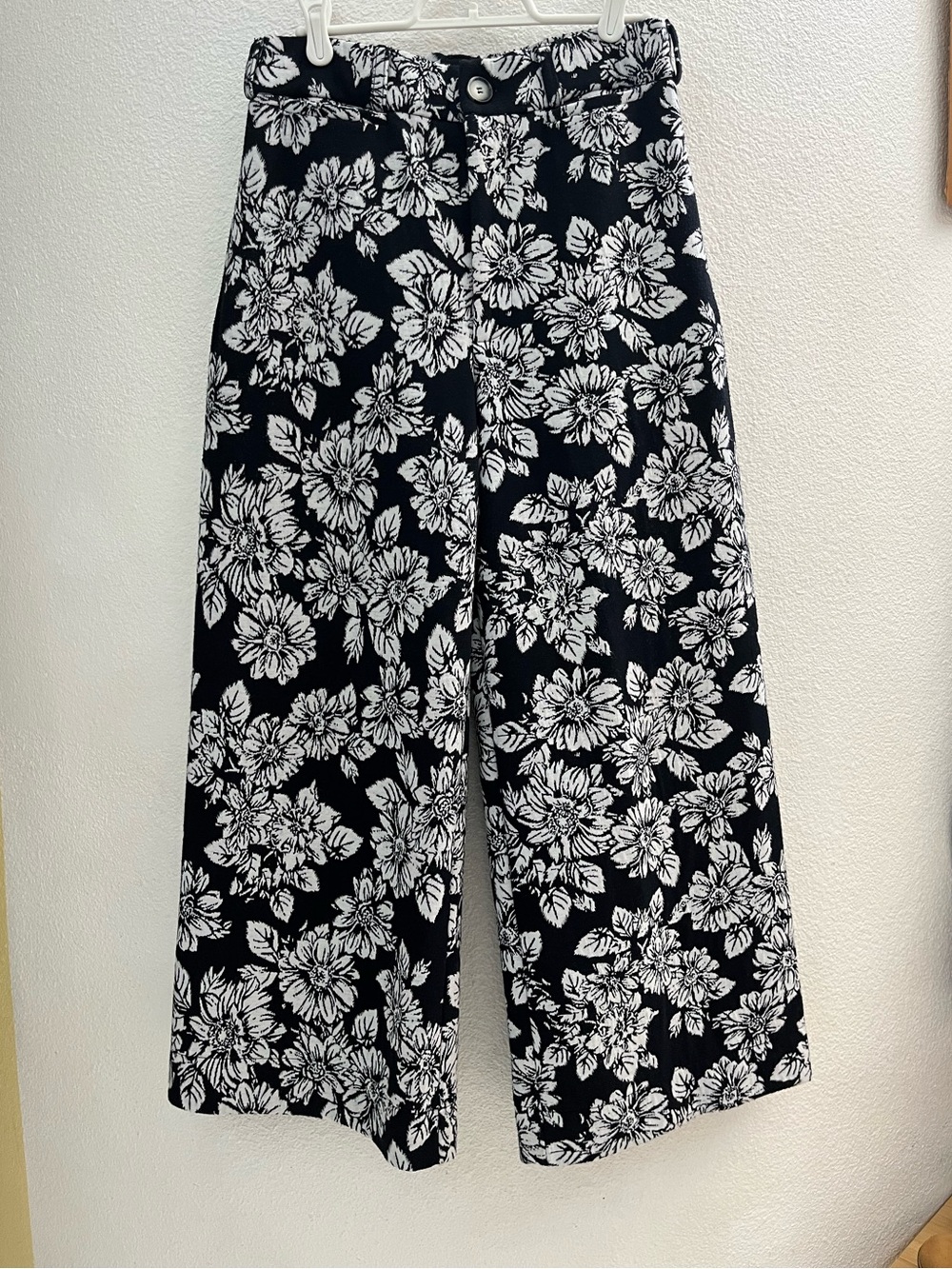 Maeve Black and White Wide Floral Anthropologie Pants Size - 30 Waist